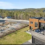 Solfylt Enebolig Pa Langenes Perfekt For Barnefamilier Kristiansand