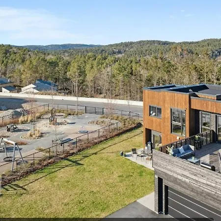 Solfylt Enebolig Pa Langenes Perfekt For Barnefamilier Kristiansand