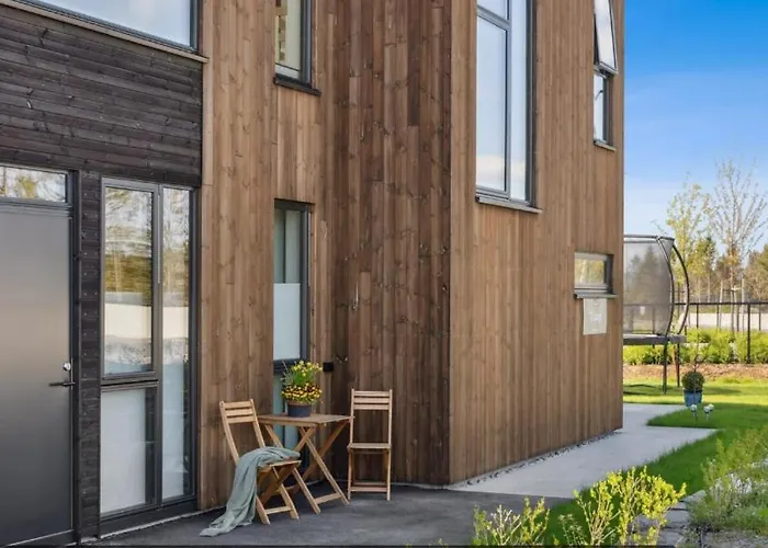 Solfylt Enebolig Pa Langenes Perfekt For Barnefamilier * Kristiansand