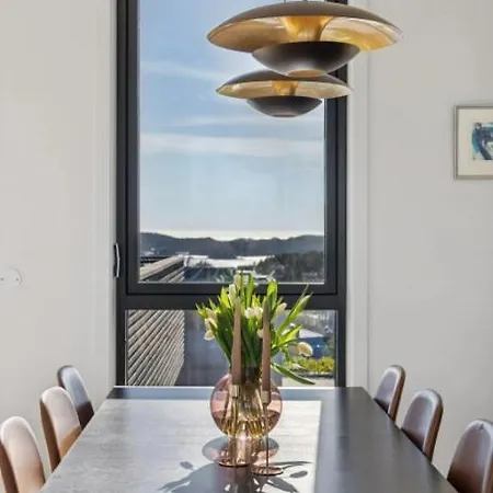 Solfylt Enebolig Pa Langenes Perfekt For Barnefamilier Villa